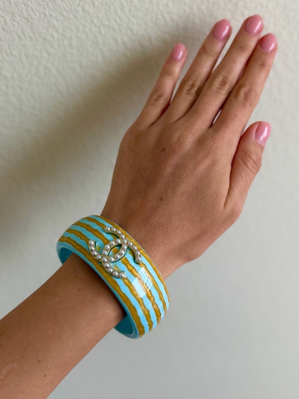 🩵Chanel CC Pearl Logo Resin Bangle Bracelet Blue & Gold💛